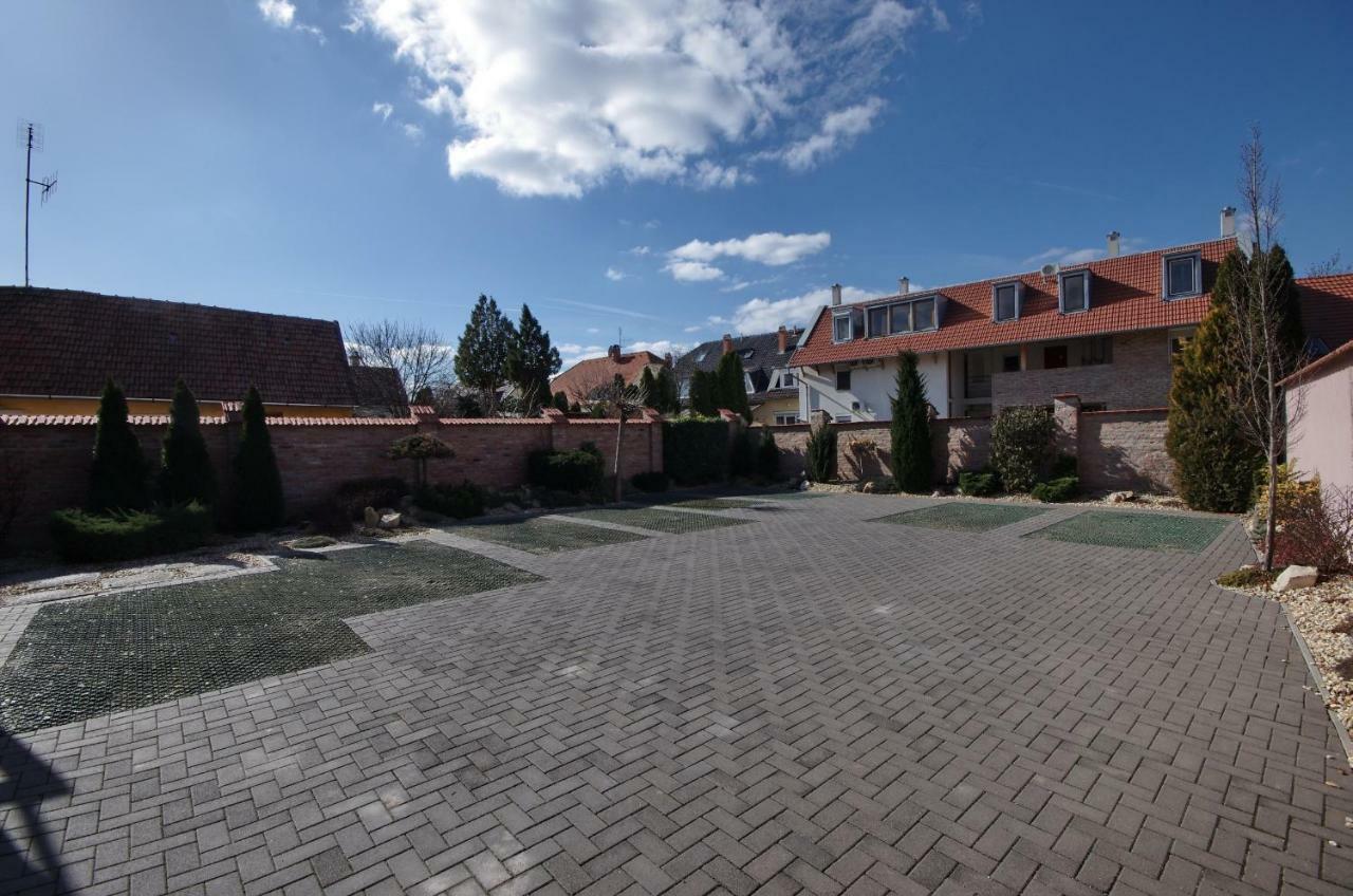 Royal Residence Apartments Дьюла Екстер'єр фото