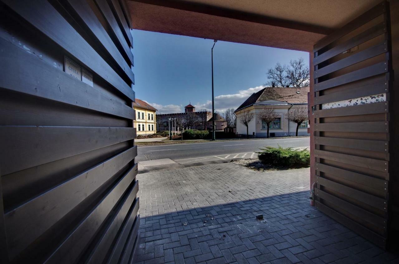 Royal Residence Apartments Дьюла Екстер'єр фото